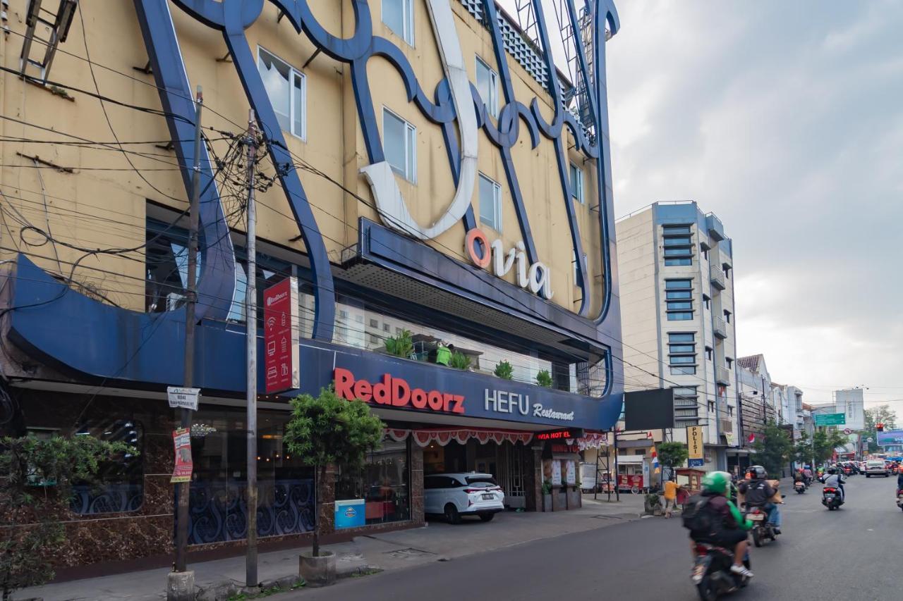 Reddoorz Premium Near Bandung Station Hotel Exterior foto